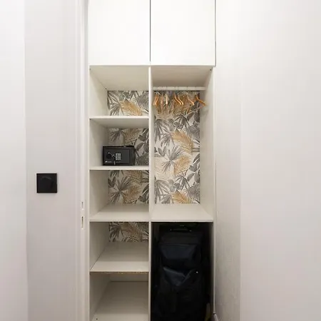 So Guest, Clou Dans Le Fer, Modern Near Cathedral * Reims