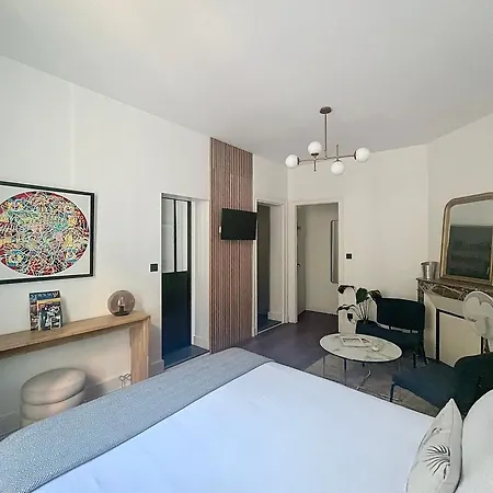 So Guest, Clou Dans Le Fer, Modern Near Cathedral アパート *