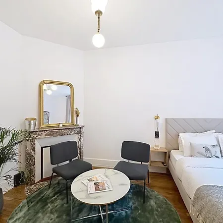So Guest, Clou Dans Le Fer, Modern Near Cathedral * Reims