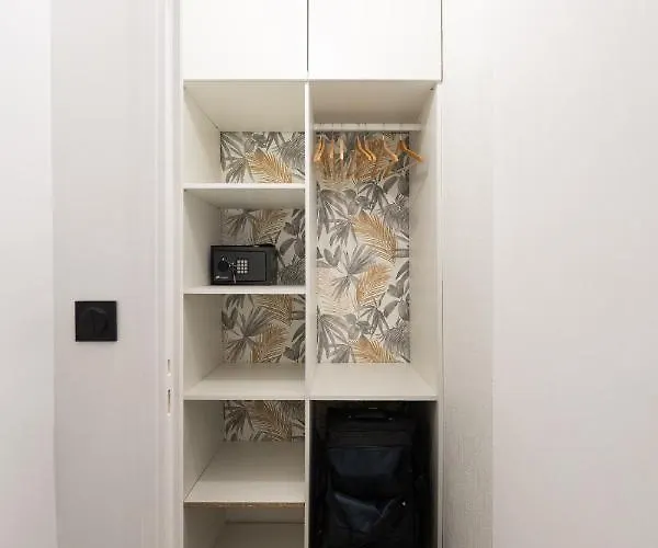 So Guest, Clou Dans Le Fer, Modern Near Cathedral * Reims